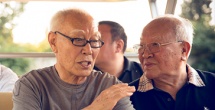 她在老公面前被耍了